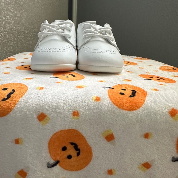 Beautiful white baby shoes - Picture 3 of 5